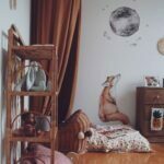 Kinderzimmer mit Wandaufkleber einem Fuchs, der auf dem Mond schaut