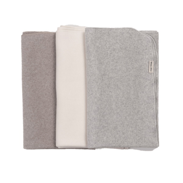 Folded fleece bio cotton blankets in three colors: beige, ecru and grey
