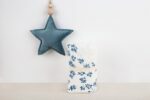 Bio Baumwolle Handtuch mit Kapuze mit blauen Blumen Motiv für Baby