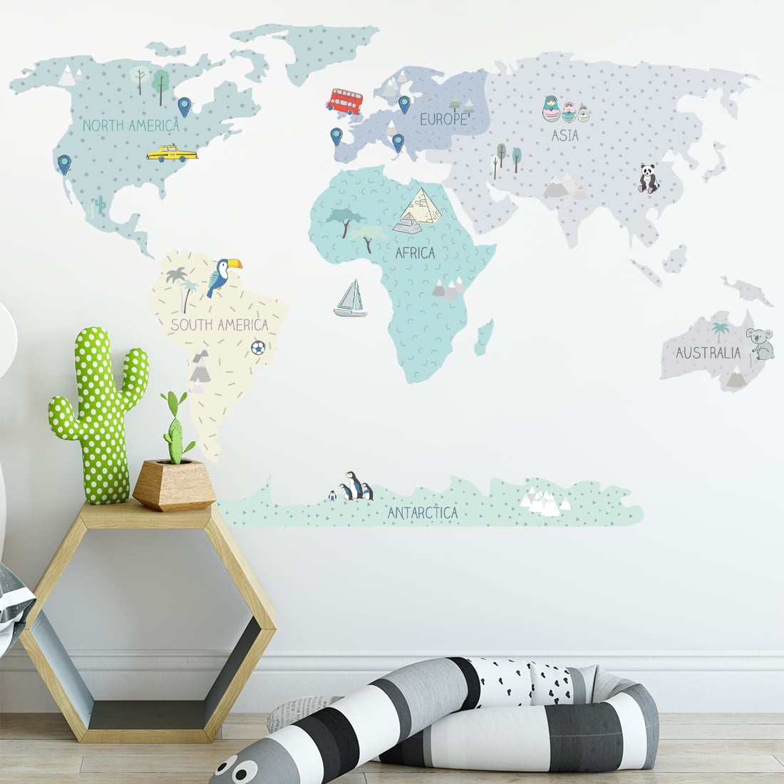 Wandsticker Weltkarte in minze pastell Farben mit Kontinenten unterschrieben auf Englisch