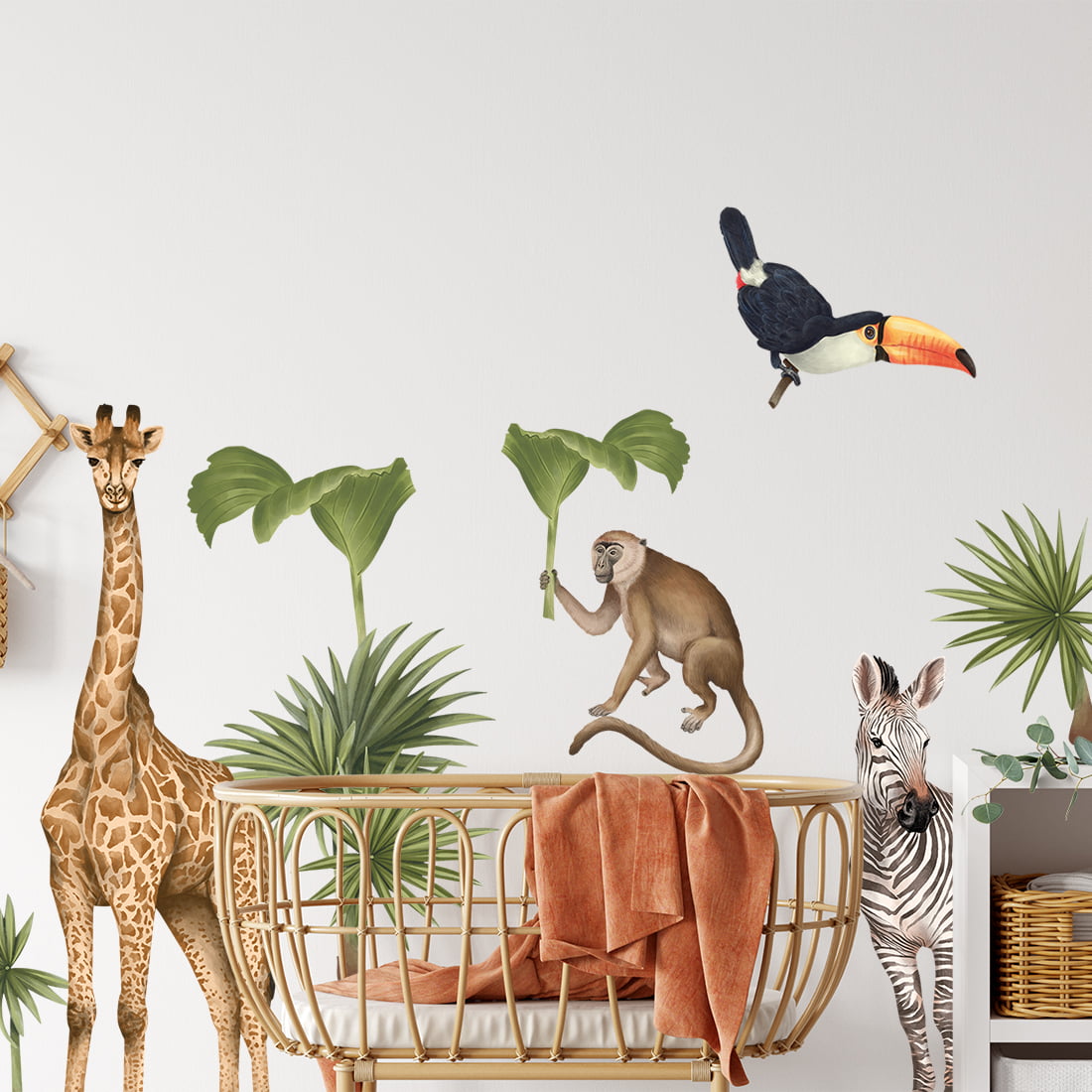 babyzimmer mit Wandaufkleber Safari mit einer Giraffe, Tucan und sämtlichen Pflanzen